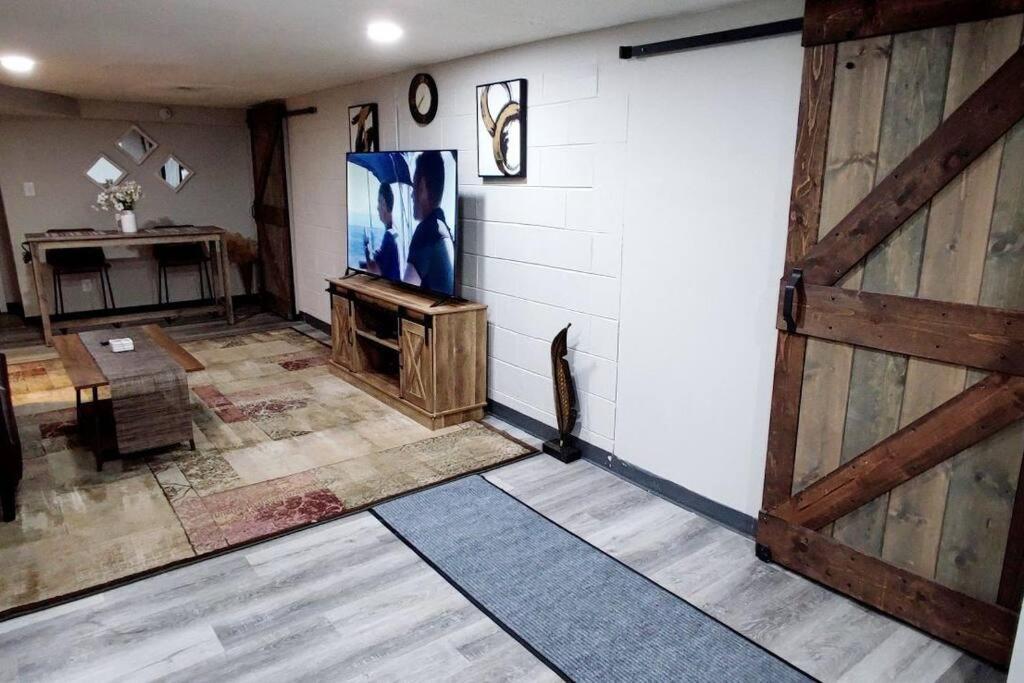 Spacious Suite Close To Downtown Indy/ King Bed Indianapolis Exterior foto
